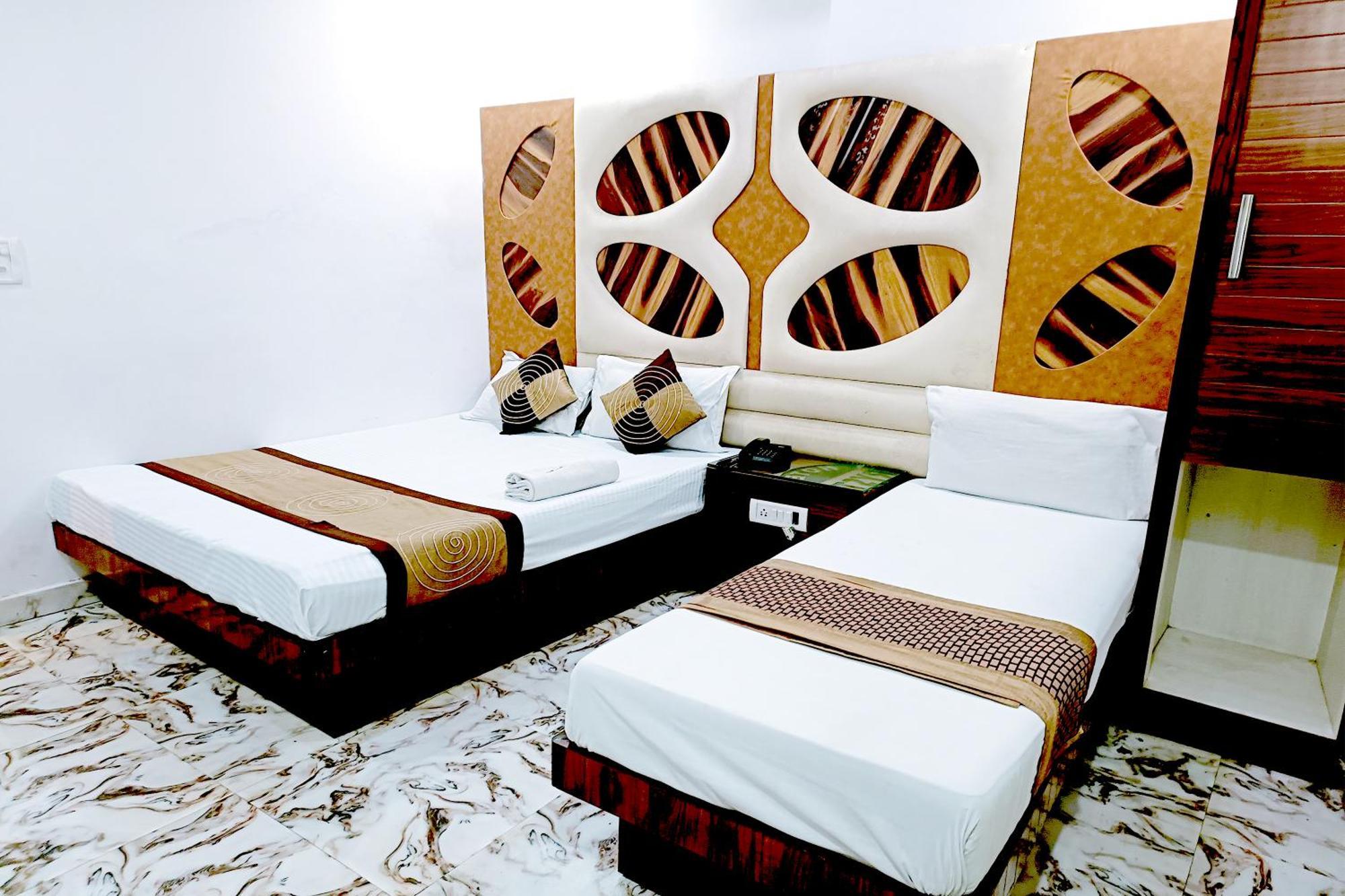 Hotel Crystal Deluxe At New Delhi Railway Station Exterior foto