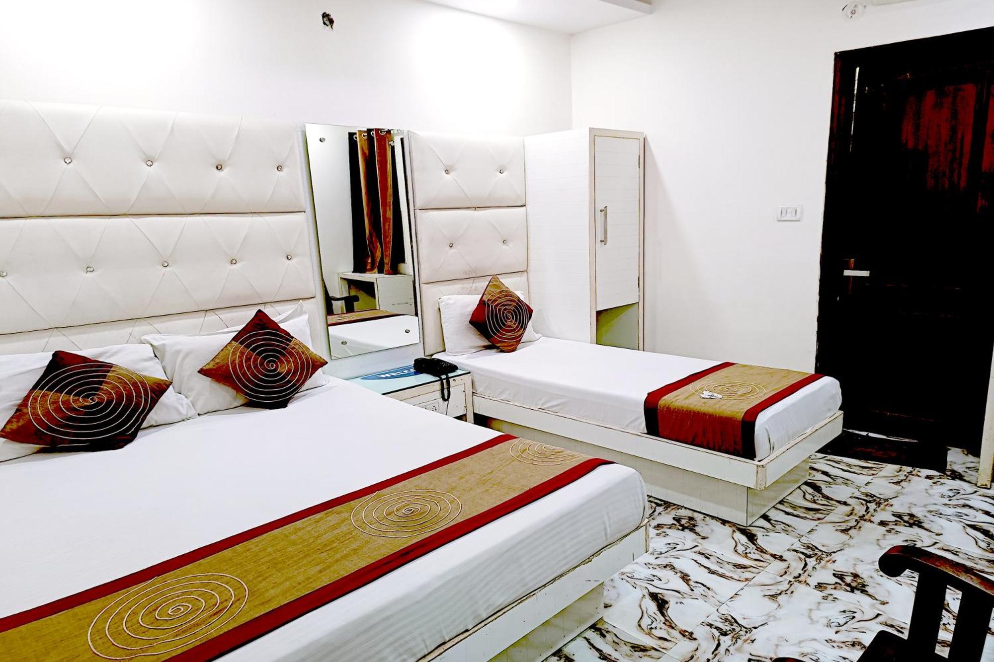 Hotel Crystal Deluxe At New Delhi Railway Station Exterior foto